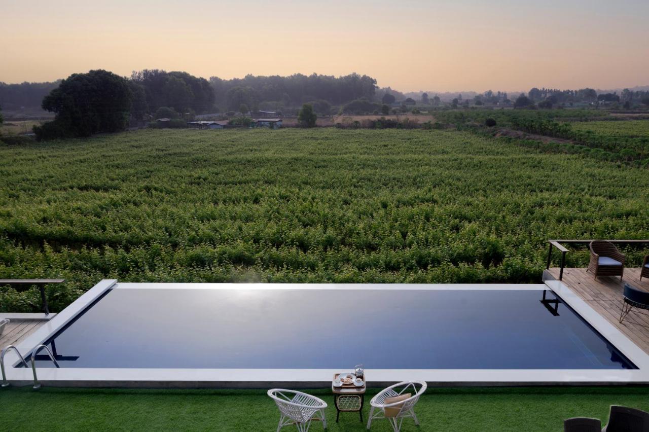 Saffronstays Onellaa, Nashik - Infinity Pool Villa Surrounded By A Vineyard Экстерьер фото