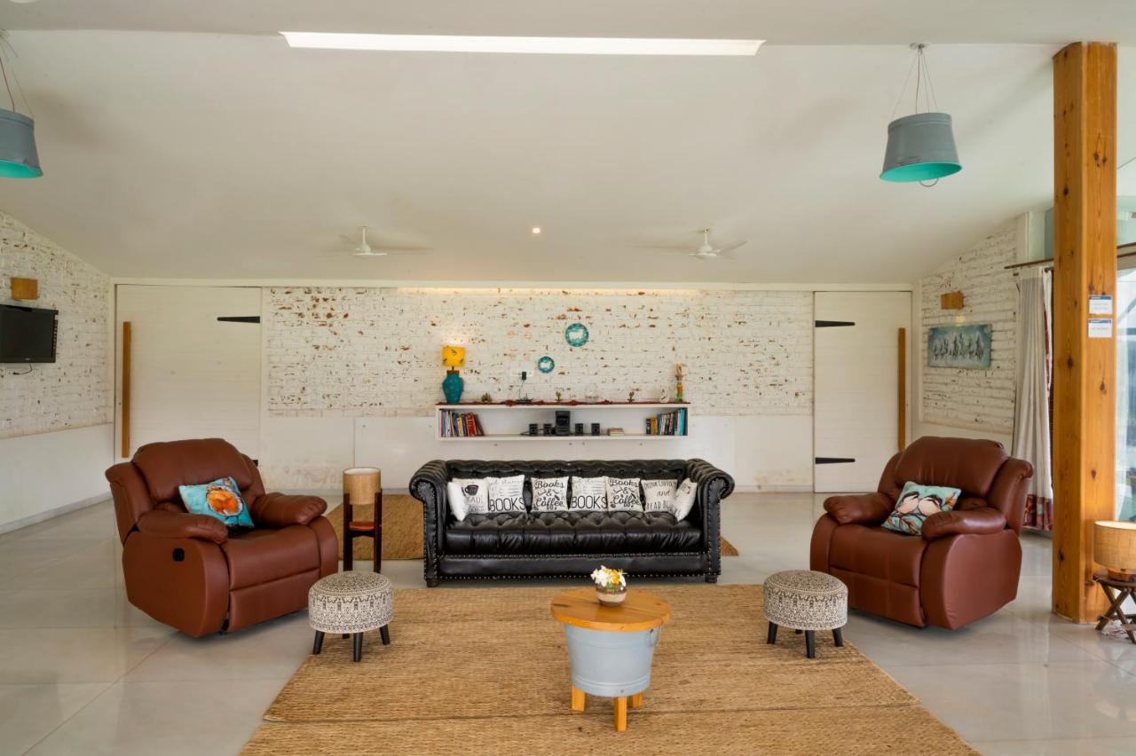 Saffronstays Onellaa, Nashik - Infinity Pool Villa Surrounded By A Vineyard Экстерьер фото