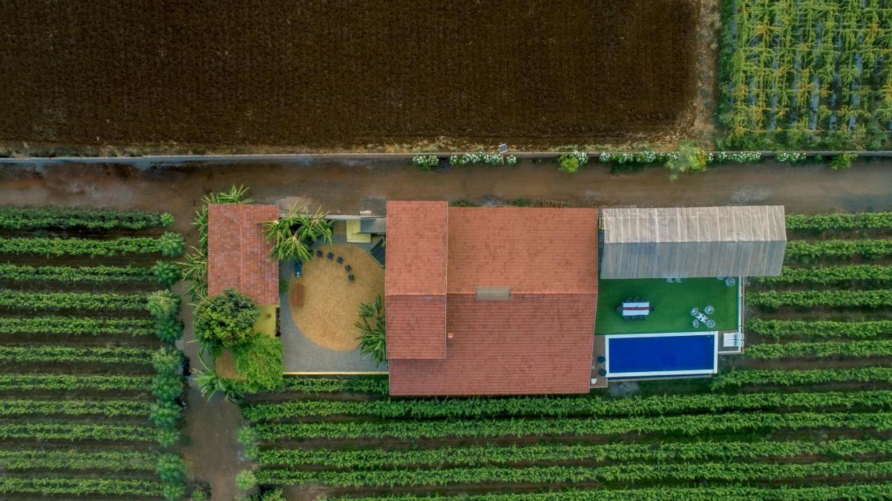 Saffronstays Onellaa, Nashik - Infinity Pool Villa Surrounded By A Vineyard Экстерьер фото