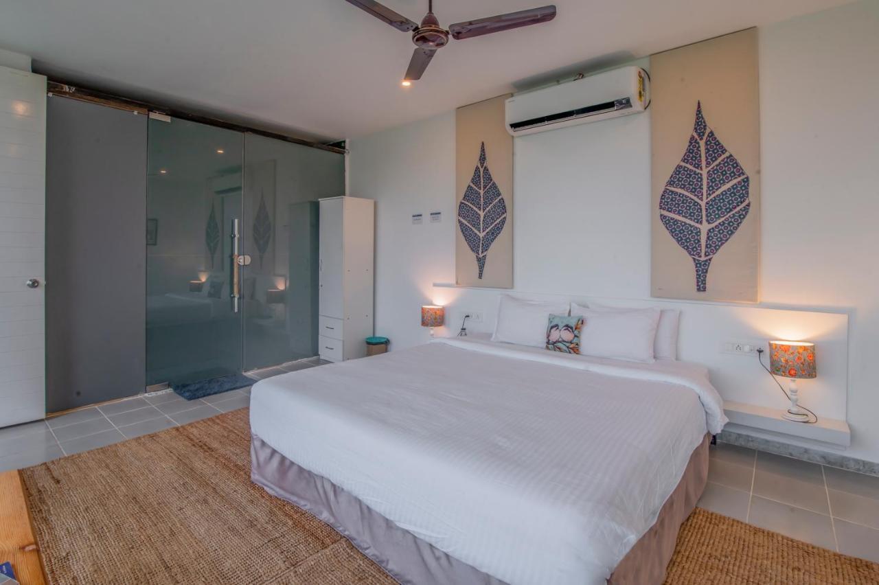 Saffronstays Onellaa, Nashik - Infinity Pool Villa Surrounded By A Vineyard Экстерьер фото