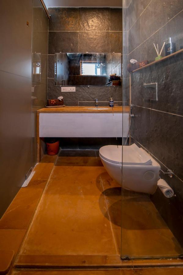 Saffronstays Onellaa, Nashik - Infinity Pool Villa Surrounded By A Vineyard Экстерьер фото