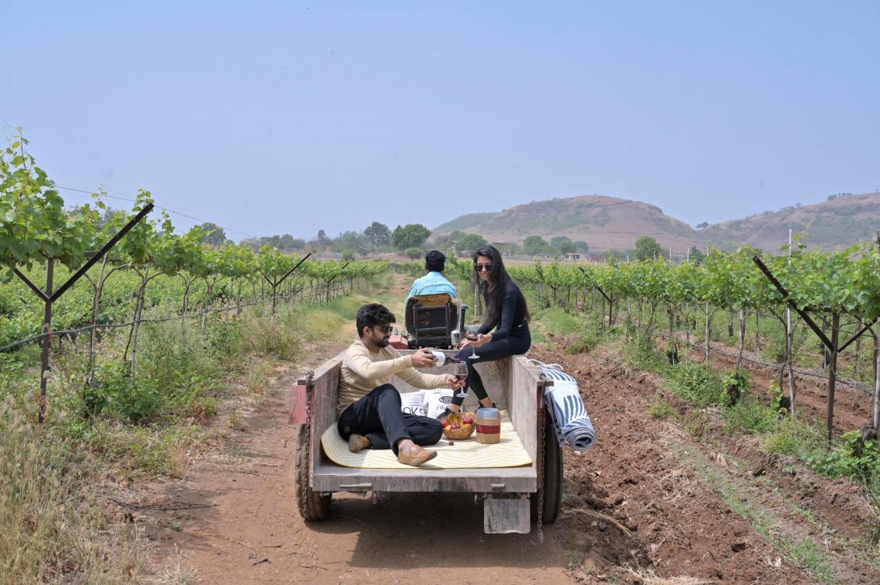 Saffronstays Onellaa, Nashik - Infinity Pool Villa Surrounded By A Vineyard Экстерьер фото