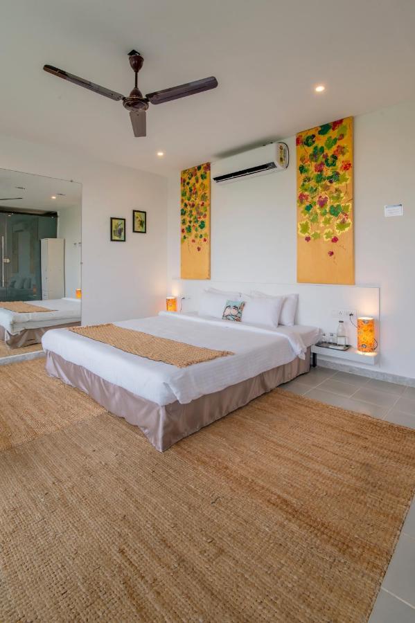 Saffronstays Onellaa, Nashik - Infinity Pool Villa Surrounded By A Vineyard Экстерьер фото