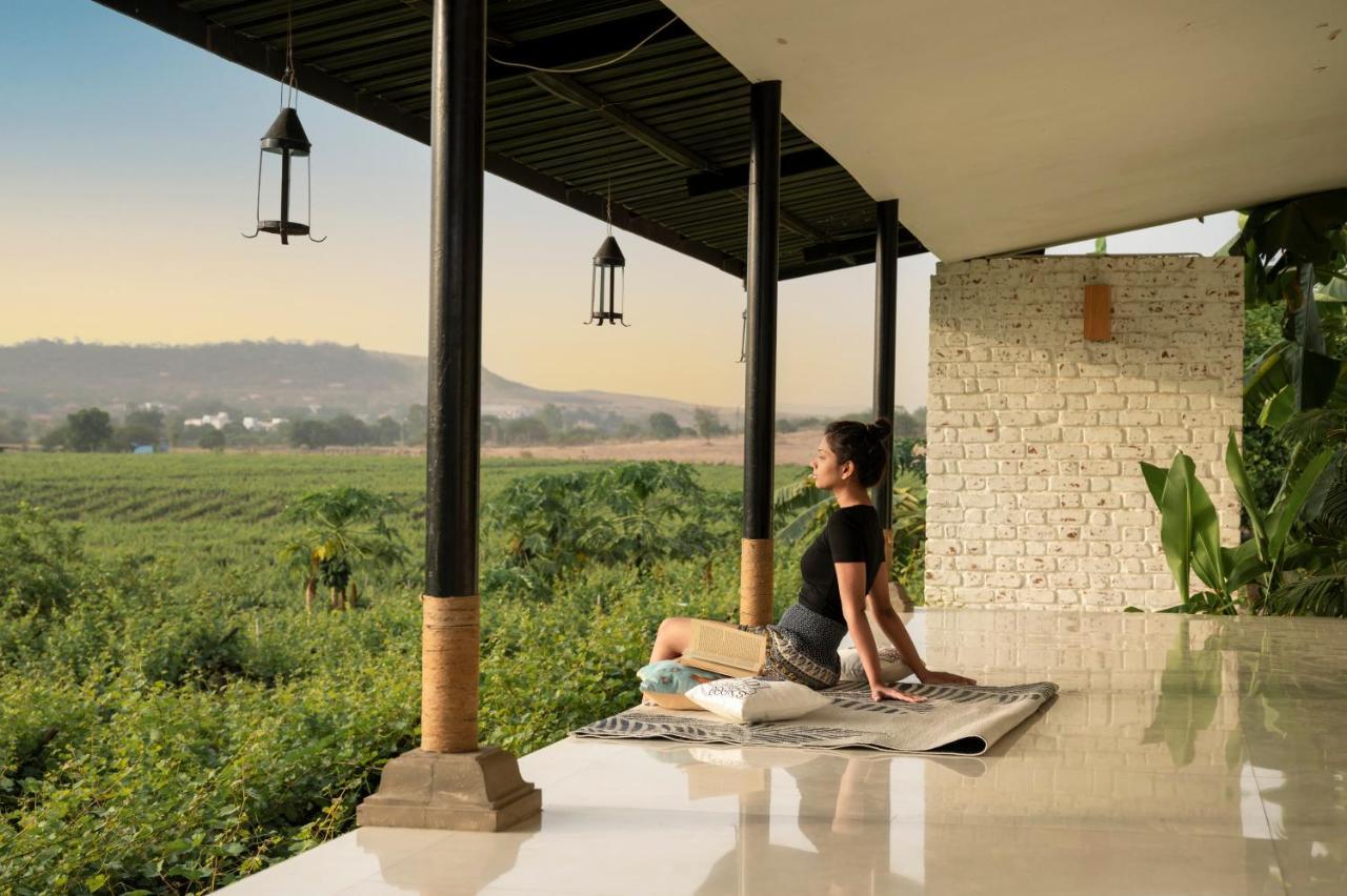 Saffronstays Onellaa, Nashik - Infinity Pool Villa Surrounded By A Vineyard Экстерьер фото