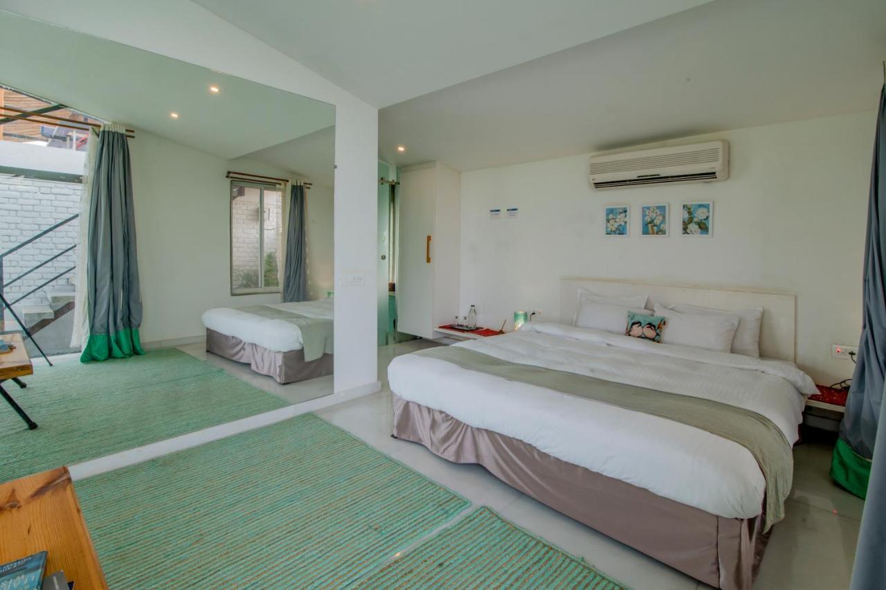 Saffronstays Onellaa, Nashik - Infinity Pool Villa Surrounded By A Vineyard Экстерьер фото